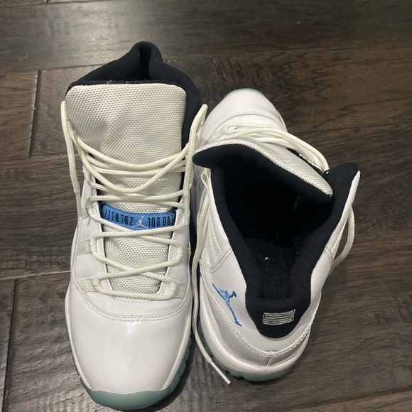 Jordan 11 - Picture 2 of 3
